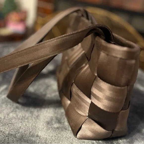 Harvey’s Seatbelt Bag Medium Sized Chocolate Woven Tote - Picture 12 of 15